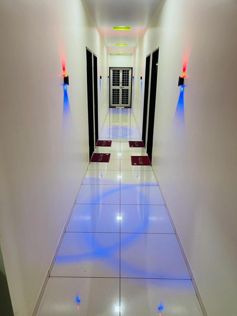 Hotel Ashokraj 戈尔哈布尔 外观 照片