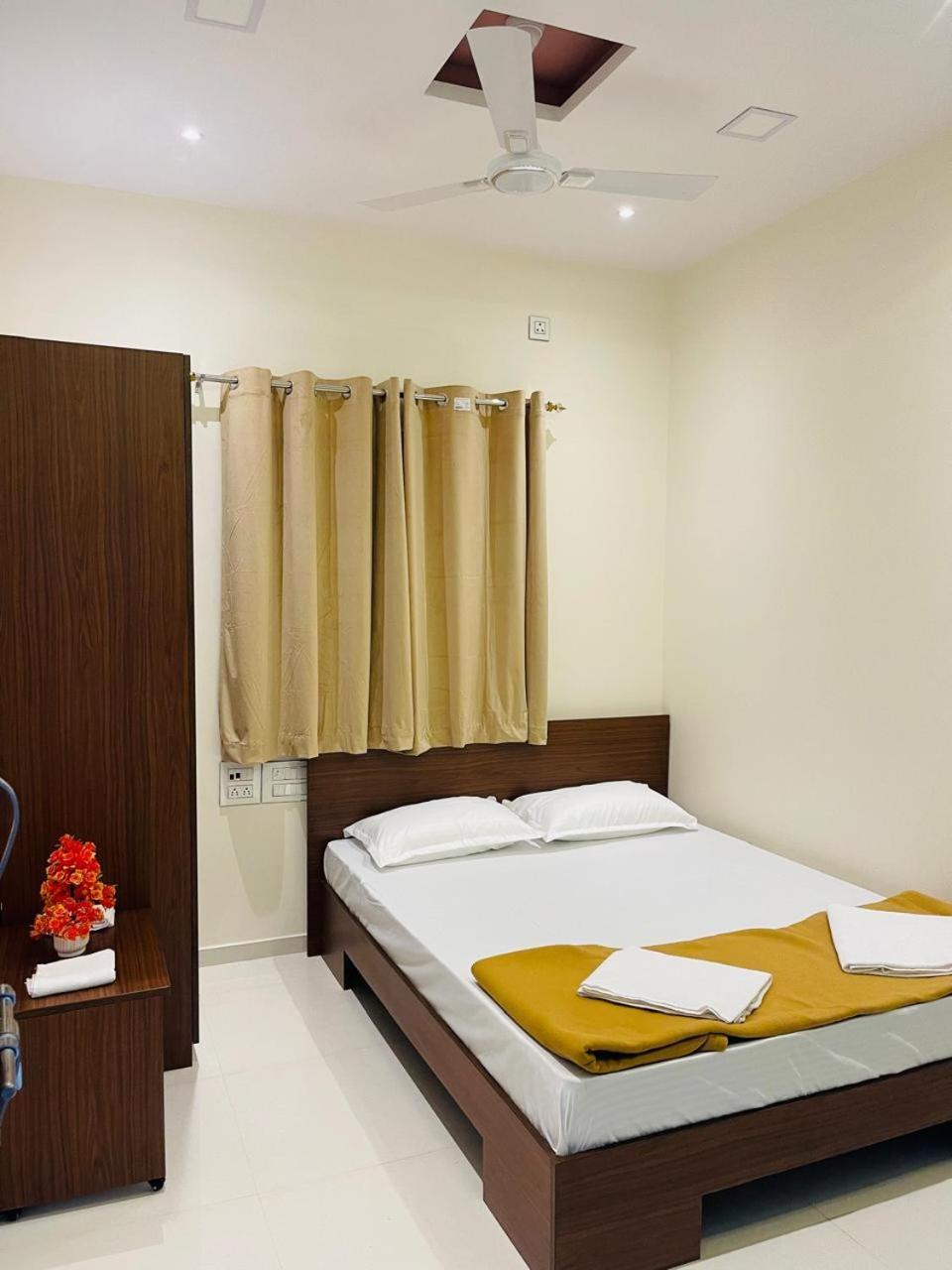 Hotel Ashokraj 戈尔哈布尔 外观 照片